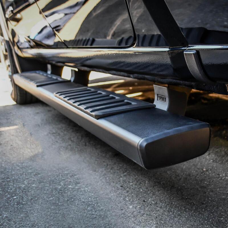 Westin 19-22 Chevrolet Silverado 1500 DC (Excl. 2019 LD/Limited) R7 Nerf Step Bars - Black