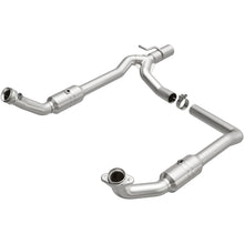 Load image into Gallery viewer, Magnaflow Conv DF 2009-2012 E-150 5.4 L Underbody