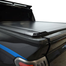 Load image into Gallery viewer, Westin 24-26 Toyota Tacoma 5ft Bed Manual Retractable Tonneau Cover - Black