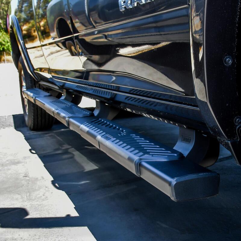 Westin 19-22 RAM 2500/3500 CC 8ft Bed Excl. Dually R5 M-Series W2W Nerf Step Bars - Blk