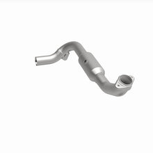 Load image into Gallery viewer, Magnaflow 05-06 Lincoln Navigator 5.4L Direct Fit Catalytic Converter - Passenger Side