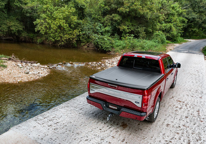 UnderCover 14-18 Chevy Silverado 1500 (19 Legacy) 6.5ft SE Bed Cover - Black Textured