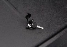 Load image into Gallery viewer, UnderCover 14-18 Chevy Silverado (19 Legacy) 5.8ft SE Bed Cover - Black Textured