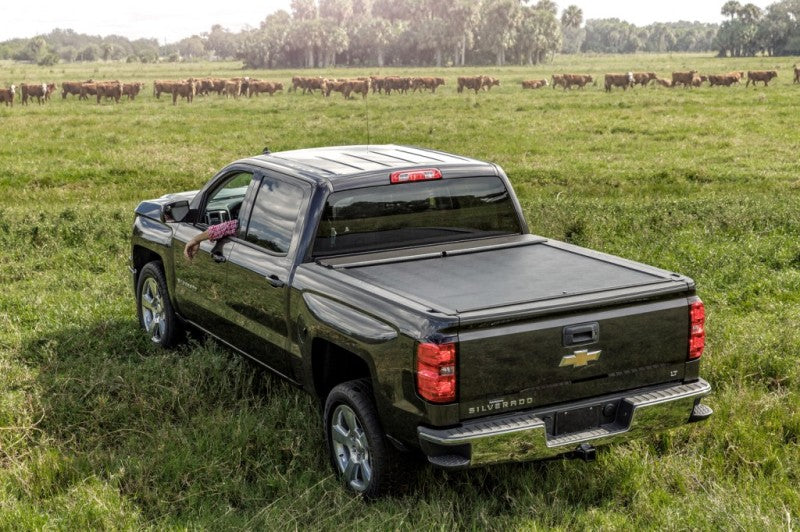 Roll-N-Lock 05-15 Toyota Tacoma Double Cab SB 59-1/2in M-Series Retractable Tonneau Cover