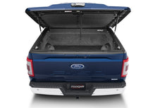 Load image into Gallery viewer, UnderCover 17-20 Ford F-250/F-350 6.8ft Elite LX Bed Cover - Magnetic Effect