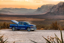 Load image into Gallery viewer, UnderCover 05-13 Toyota Tacoma 5ft Lux Bed Cover - Silver Streak (Req Factory Deck Rails)