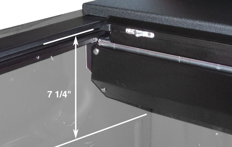 Roll-N-Lock 12-17 Dodge Ram RamBox SB 76in M-Series Retractable Tonneau Cover