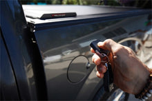 Load image into Gallery viewer, Roll-N-Lock 17-19 Ford F-250/F-350 Super Duty 80-3/8in E-Series Retractable Tonneau Cover