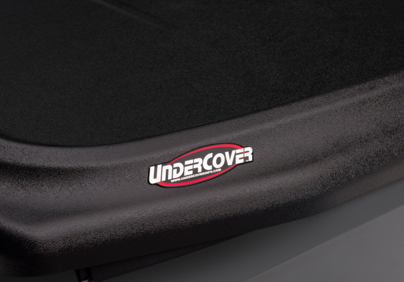 UnderCover 16-20 Nissan Titan 5.5ft SE Bed Cover - Black Textured